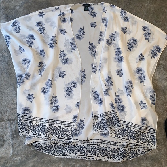 Rue 21 Kimono - Picture 2 of 4